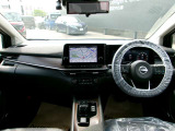 視界がよく、操作性にも優れた運転席まわり。とともに質感にも磨きをかけたインテリアデザイン!