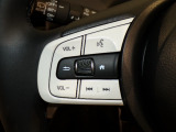 【ステアリングリモコン】ステアリングにオーディオ調節可能なスイッチが装備されていますので運転中でも視線をそらさずにオーディオの調節が可能です!