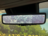 【デジタルインナーミラー】後席の大きな荷物や同乗者で後方が確認しづらい時でも安心!カメラが撮影した車両後方の映像をルームミラー内に表示。クリアな視界で状況の確認が可能です!