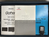 スマートキーは鍵をバッグに入れたままでもドアロックの開閉やエンジンのON・OFFができます。夜間や雨の日も鍵を探さなくて良いので便利です。