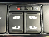 【両側パワースライドドア】スマートキーや運転席のスイッチで後席両側スライドドアの開閉が可能♪電動だから力を入れてドアを開ける必要が無く、小さなお子様でも簡単に開け閉めでき快適です♪