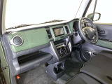 前方の見通しが良いすっきりした視界、誰でも扱いやすく運転できます。疲れにくく安心ドライブを更に快適なものにします!