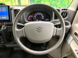 インテリアに合わせたデザインのステアリングは、運転される方のことも考え、運転しやすい形状、大きさです。是非一度、実際に触ってお確かめください。