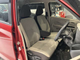 運転席まわりです。運転席からの視界が左右に広く隅々まではっきりと見渡せます!クルマの前端も把握しやすく安心して運転できます!