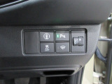 パーキングセンサーや横滑りを防ぐVSA等のスイッチ類は運転席の右側、手の届きやすい位置にあります。