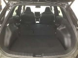 シートアレンジが多彩で、荷物の大小に応じてスペースを変えられる便利なお車です!