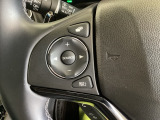 ステアリングスイッチがついていますので、オーディオのチャンネル変更、ボリューム、ジャンル変更が操作可能です。ハンドルから手を離さず安全に操作できます。