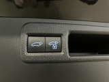 パワーバックドアは荷物の出し入れがしやすい優れものです!スイッチひとつで重いバックドアが締まります!日用品の大量買い出しにも大活躍します!