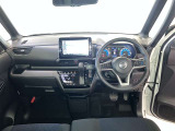 運転席は見やすく整理され、ナビも美しく装着され操作性にも優れています!