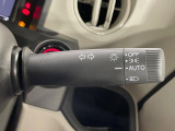 【オートライト】周りの明るさに応じて自動でヘッドライトの点灯・消灯ができる機能です!ライトの付け忘れ・消し忘れなどが無くなり、雨の日や夕方の走行も安心!トンネル通過時も便利ですね♪