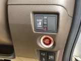 パワースライドドアの開閉はスマートキーのリモコンやドアノブは勿論、運転席側のスイッチ操作でも開閉ができ、安全・簡単です。