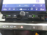 オートエアコン機能で、車内を自動的に、設定した温度に保ってくれます。