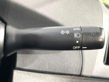 【オートライト】周りの明るさに応じて自動でヘッドライトの点灯・消灯ができる機能です!ライトの付け忘れ・消し忘れなどが無くなり、雨の日や夕方の走行も安心!トンネル通過時も便利ですね♪