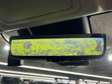 【デジタルインナーミラー】カメラが撮影した車両後方の映像をルームミラー内に表示。クリアな視界で状況の確認が可能です!※ドラレコ機能ご利用には別途SDカードをご用意いただく場合があります。