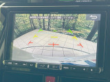 【バックカメラ】駐車時に後方がリアルタイム映像で確認できます。大型商業施設や立体駐車場での駐車時や、夜間のバック時に大活躍!運転スキルに関わらず、今や必須となった装備のひとつです!