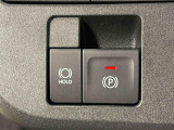 指先だけで簡単に操作が可能な電動パーキングブレーキを採用。「HOLD」スイッチを押すと、渋滞や信号待ちなどでブレーキペダルから足を離しても、ブレーキを保持するので安心です