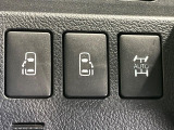 【両側パワースライドドア】スマートキーや運転席のスイッチで後席両側スライドドアの開閉が可能♪電動だから力を入れてドアを開ける必要が無く、小さなお子様でも簡単に開け閉めでき快適です♪