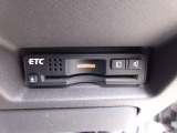 ETC付。高速道路の料金所はキャッシュレスで通過です。サービスエリア等にあるスマートインターの出入口も利用可能でとっても便利。ご納車後すぐにお使い頂けるようセットアップしてのお渡しとなります。