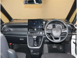 オシャレなインテリアで運転する気分も盛り上がりますよね^^