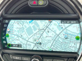 ●純正ナビ:一体感のあるナビは、高級感ある車内を演出してくれます。Bluetooth再生などオーディオ機能も充実しておりますので、運転もより楽しめます♪