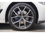BMW承認の純正タイヤを装備しております☆お問合せ(無料ダイヤル)0078-6002-613077迄お待ちしております。大阪府吹田市芳野町5-55 毎水曜、第二・第三火曜日定休 営業時間10:00〜18:00
