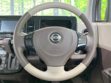 インテリアに合わせたデザインのステアリングは、運転される方のことも考え、運転しやすい形状、大きさです。是非一度、実際に触ってお確かめください。