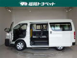 スライドドアは片側手動式です。