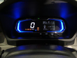 【視認性の良いメーター】速度がパッと確認できるデジタル表示です。社用車ゆえに状態も良く、これから長く生活を共にしていくお車にぴったりです。