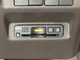 ハンドルの右下にETCがついています。高速道路の料金所の通過も楽々です!。 カードの取り出しもしやすい場所についています。