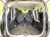 【パワーバックドア】スマートキーや運転席のボタンを押すだけでリアゲートが自動で開閉します!荷物を持っている時や、高い位置にあるバックドアを閉める際に便利な機能です♪