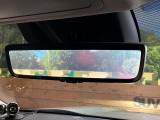 【デジタルインナーミラー】後席の大きな荷物や同乗者で後方が確認しづらい時でも安心!カメラが撮影した車両後方の映像をルームミラー内に表示。クリアな視界で状況の確認が可能です!