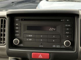 お気に入りの音楽を聴いたり、ラジオで気になるニュースや天気予報をチェック、純正CDデッキを装着!純正なので保証対象なのも嬉しいポイントです。