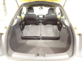 リヤシートを倒せば長さのあるお荷物も楽々!!