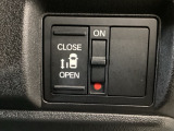 【パワースライドドア】助手席側がパワースライドドアになっており、運転席のスイッチやスマートキーでも開閉が可能です!開口部も広いので乗り降りも楽々♪