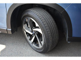 タイヤサイズは225/55R18です