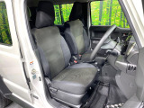 運転席まわりには十分なスペースがあり、大柄な方でもゆったり運転していただける環境です。