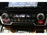 運転席と助手席の温度設定の変更が可能な左右独立タイプのデュアルエアコンです♪♪♪暑がりな人・寒がりな人も誰もが車内を快適にお過ごしいただけます♪♪♪