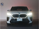 スタイリッシュに研ぎ澄まされたリアビュー。LEDライトがより引き締まったスタイルを実現。急ブレーキ時にはハザードランプ自動点灯し後続車への注意を促します。