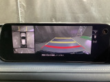 狭い場所での駐車やすれ違いなどでより的確な運転操作に役立つ360&deg;ビューモニターが装備されています。