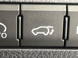 【パワーバックドア】スマートキーや運転席のボタンを押すだけでリアゲートが自動で開閉します!荷物を持っている時や、高い位置にあるバックドアを閉める際に便利な機能です♪