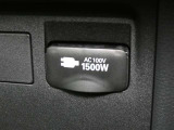 【アクセサリーコンセント(AC100V・1500W)】・・・AC100Vで最大消費電力1500W以下の電気製品を使用できます。災害時に電力が必要なとき給電ができます。