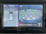 アラウンドビューモニター。前後左右の4つのカメラで車を上から見たような映像をナビ画面に映すので人や物を確認できとても安全です。