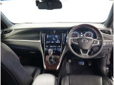 デザインもよく、居心地のよい運転席ですね。分かりやすいスイッチ類ですから操作もしやすく運転をサポートします。ぜひご来店いただき、実際にお座りいただいてステアリングを握ってみてください!