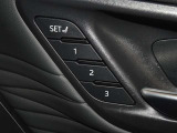 運転席のパワーシートは3名様分までメモリー機能付きです。