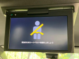 【フリップダウンモニター】大画面モニターで後席でもエンタメをお楽しみいただけます。小さなお子様にも大人気の装備です♪