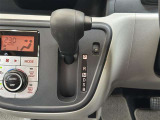 ハンドルに近い位置で、運転席からも見やすく操作しやすい ☆★インパネシフト★☆ どのギアに入っているか一目瞭然(^^)
