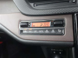 オートエアコンなので車内は一年中快適です♪