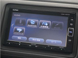 ◆USB接続端子◆スマホやiPodなどを接続して、いつもの音楽を車内でもお楽しみいただけます♪