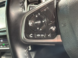 ステアリングにオーディオ操作スイッチが付いています。オーディオ画面に直接タッチしなくても操作が出来ますので、運転に集中できます。