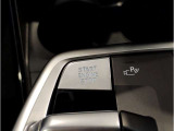 【プッシュスタート】プッシュスタートの最大のメリットは「防犯対策」です。スマートキーと車のIDが合致しないとエンジンは始動させることができません。
